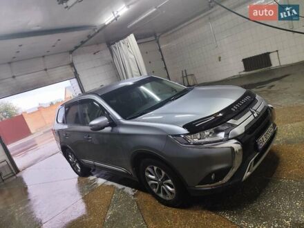 Міцубісі Аутлендер 2021 у Кропивницькому (Кіровограді) на Automoto.ua Сірий Міцубісі Аутлендер, об'ємом двигуна 2 л та пробігом 78 тис. км за 23990 $, фото 1 на Automoto.ua