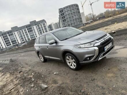 Серый Мицубиси Аутлендер, объемом двигателя 2 л и пробегом 179 тыс. км за 20000 $, фото 1 на Automoto.ua