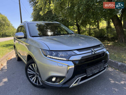 Міцубісі Аутлендер 2021 у Трускавце на Automoto.ua Сірий Міцубісі Аутлендер, об'ємом двигуна 2.4 л та пробігом 141 тис. км за 23199 $, фото 1 на Automoto.ua
