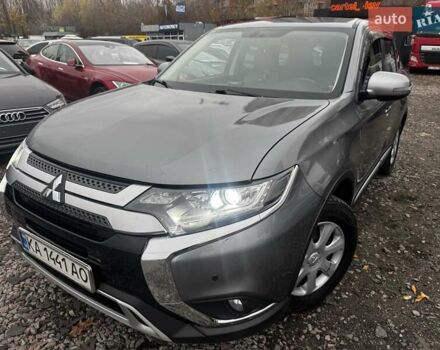 Серый Мицубиси Аутлендер, объемом двигателя 2 л и пробегом 122 тыс. км за 19988 $, фото 1 на Automoto.ua