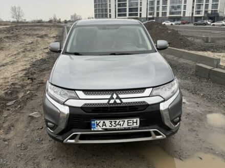 Серый Мицубиси Аутлендер, объемом двигателя 2 л и пробегом 179 тыс. км за 20000 $, фото 1 на Automoto.ua