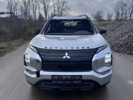 Серый Мицубиси Аутлендер, объемом двигателя 2.5 л и пробегом 80 тыс. км за 13500 $, фото 1 на Automoto.ua