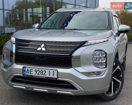 Серый Мицубиси Аутлендер, объемом двигателя 2.36 л и пробегом 26 тыс. км за 37000 $, фото 1 на Automoto.ua