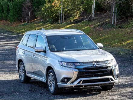 Серый Мицубиси Аутлендер, объемом двигателя 0 л и пробегом 18 тыс. км за 13580 $, фото 1 на Automoto.ua