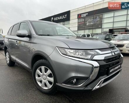 Серый Мицубиси Аутлендер, объемом двигателя 2 л и пробегом 46 тыс. км за 20900 $, фото 1 на Automoto.ua