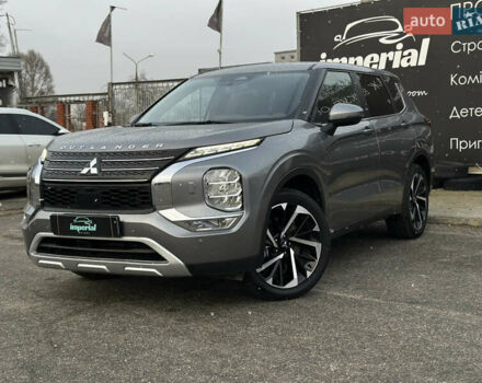 Серый Мицубиси Аутлендер, объемом двигателя 2.49 л и пробегом 24 тыс. км за 27500 $, фото 1 на Automoto.ua