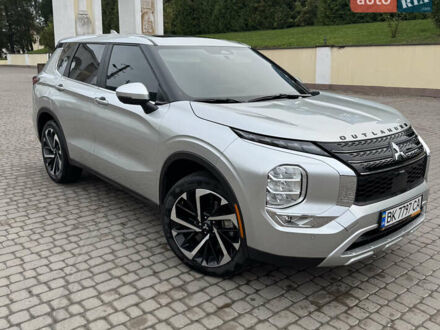 Серый Мицубиси Аутлендер, объемом двигателя 2.49 л и пробегом 2 тыс. км за 27500 $, фото 1 на Automoto.ua