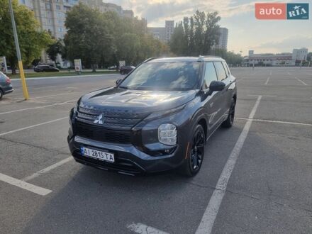 Серый Мицубиси Аутлендер, объемом двигателя 2.36 л и пробегом 23 тыс. км за 39000 $, фото 1 на Automoto.ua