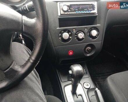 Синий Мицубиси Аутлендер, объемом двигателя 2.38 л и пробегом 175 тыс. км за 6500 $, фото 7 на Automoto.ua