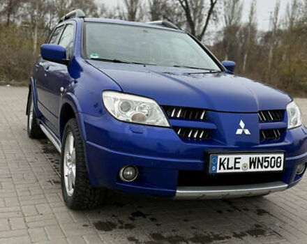 Синий Мицубиси Аутлендер, объемом двигателя 2.4 л и пробегом 243 тыс. км за 5000 $, фото 3 на Automoto.ua