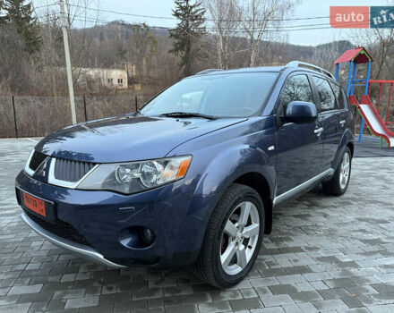 Синий Мицубиси Аутлендер, объемом двигателя 2 л и пробегом 228 тыс. км за 8888 $, фото 4 на Automoto.ua