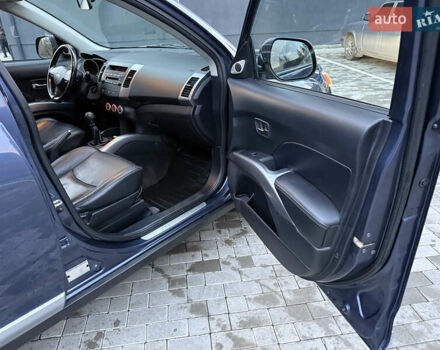 Синий Мицубиси Аутлендер, объемом двигателя 2 л и пробегом 228 тыс. км за 8888 $, фото 37 на Automoto.ua