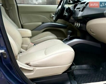 Синій Міцубісі Аутлендер, об'ємом двигуна 3 л та пробігом 197 тис. км за 9200 $, фото 17 на Automoto.ua