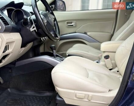 Синій Міцубісі Аутлендер, об'ємом двигуна 3 л та пробігом 197 тис. км за 9200 $, фото 15 на Automoto.ua