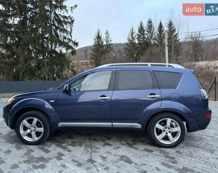 Синий Мицубиси Аутлендер, объемом двигателя 2 л и пробегом 228 тыс. км за 8888 $, фото 5 на Automoto.ua