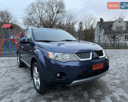 Синий Мицубиси Аутлендер, объемом двигателя 2 л и пробегом 228 тыс. км за 8888 $, фото 1 на Automoto.ua
