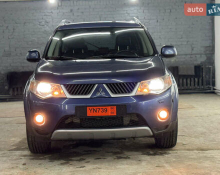 Синий Мицубиси Аутлендер, объемом двигателя 2 л и пробегом 228 тыс. км за 7999 $, фото 3 на Automoto.ua