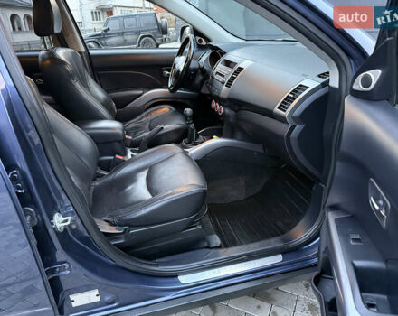 Синий Мицубиси Аутлендер, объемом двигателя 2 л и пробегом 228 тыс. км за 8888 $, фото 38 на Automoto.ua