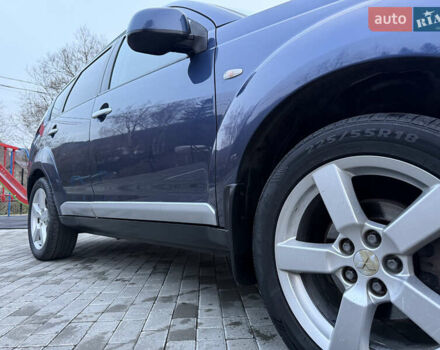 Синий Мицубиси Аутлендер, объемом двигателя 2 л и пробегом 228 тыс. км за 8888 $, фото 17 на Automoto.ua