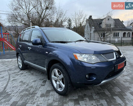 Синий Мицубиси Аутлендер, объемом двигателя 2 л и пробегом 228 тыс. км за 8888 $, фото 3 на Automoto.ua