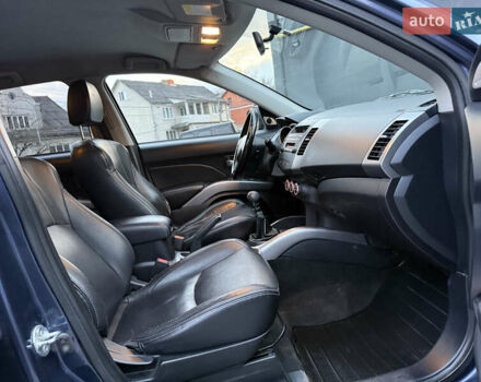 Синий Мицубиси Аутлендер, объемом двигателя 2 л и пробегом 228 тыс. км за 8888 $, фото 39 на Automoto.ua