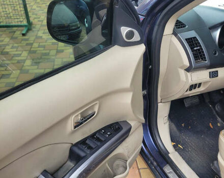 Синий Мицубиси Аутлендер, объемом двигателя 3 л и пробегом 270 тыс. км за 7900 $, фото 12 на Automoto.ua