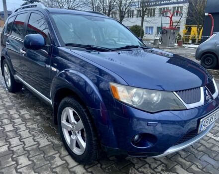 Синий Мицубиси Аутлендер, объемом двигателя 3 л и пробегом 228 тыс. км за 9000 $, фото 1 на Automoto.ua
