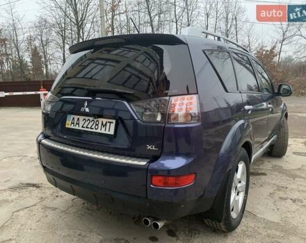 Синий Мицубиси Аутлендер, объемом двигателя 3 л и пробегом 383 тыс. км за 9000 $, фото 4 на Automoto.ua