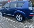 Синий Мицубиси Аутлендер, объемом двигателя 3 л и пробегом 228 тыс. км за 9000 $, фото 3 на Automoto.ua