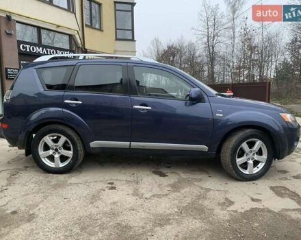 Синий Мицубиси Аутлендер, объемом двигателя 3 л и пробегом 383 тыс. км за 9000 $, фото 3 на Automoto.ua