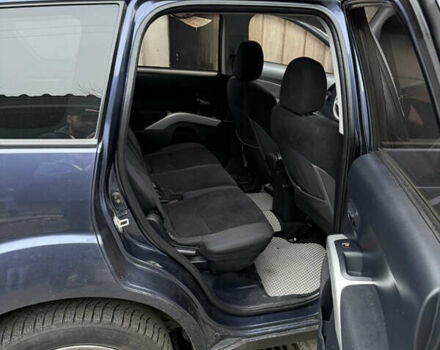 Синий Мицубиси Аутлендер, объемом двигателя 2.36 л и пробегом 269 тыс. км за 7500 $, фото 4 на Automoto.ua