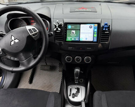 Синий Мицубиси Аутлендер, объемом двигателя 2.36 л и пробегом 269 тыс. км за 7500 $, фото 7 на Automoto.ua