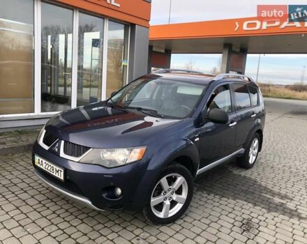 Синий Мицубиси Аутлендер, объемом двигателя 3 л и пробегом 340 тыс. км за 9555 $, фото 8 на Automoto.ua