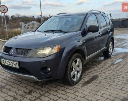 Синий Мицубиси Аутлендер, объемом двигателя 3 л и пробегом 382 тыс. км за 8200 $, фото 4 на Automoto.ua