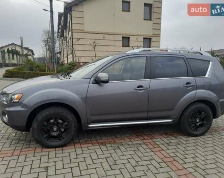 Синий Мицубиси Аутлендер, объемом двигателя 2 л и пробегом 200 тыс. км за 10500 $, фото 4 на Automoto.ua