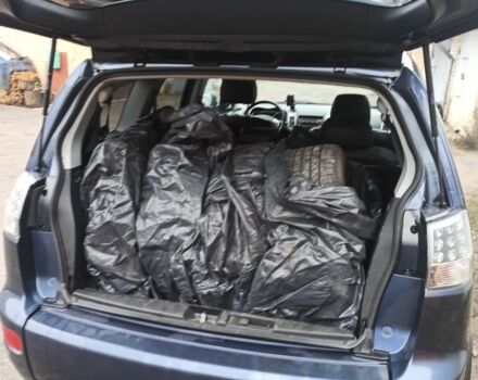 Синий Мицубиси Аутлендер, объемом двигателя 2 л и пробегом 306 тыс. км за 5200 $, фото 4 на Automoto.ua