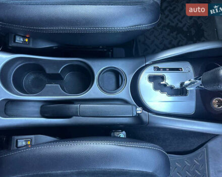 Синий Мицубиси Аутлендер, объемом двигателя 2 л и пробегом 257 тыс. км за 10500 $, фото 16 на Automoto.ua