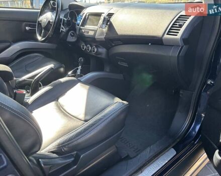 Синій Міцубісі Аутлендер, об'ємом двигуна 2.18 л та пробігом 415 тис. км за 9999 $, фото 12 на Automoto.ua