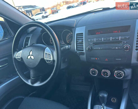 Синий Мицубиси Аутлендер, объемом двигателя 2 л и пробегом 257 тыс. км за 10500 $, фото 15 на Automoto.ua