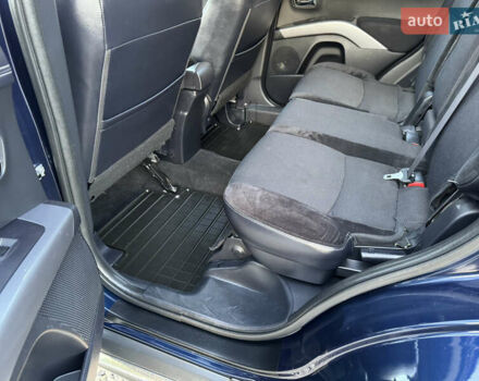 Мицубиси Аутлендер 2011 в Бердичеве на Automoto.ua Синий Мицубиси Аутлендер, объемом двигателя 2.2 л и пробегом 236 тыс. км за 11700 $, фото 49 на Automoto.ua