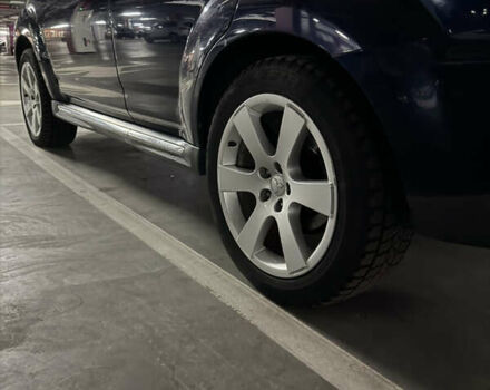 Синий Мицубиси Аутлендер, объемом двигателя 2.2 л и пробегом 213 тыс. км за 12000 $, фото 3 на Automoto.ua