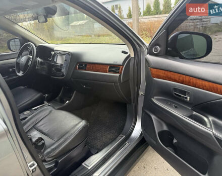 Синий Мицубиси Аутлендер, объемом двигателя 3 л и пробегом 180 тыс. км за 13000 $, фото 11 на Automoto.ua