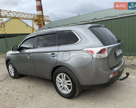 Синий Мицубиси Аутлендер, объемом двигателя 3 л и пробегом 180 тыс. км за 13000 $, фото 4 на Automoto.ua