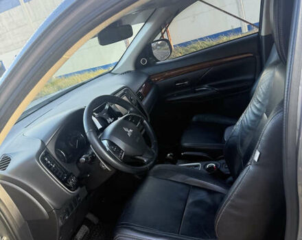 Синий Мицубиси Аутлендер, объемом двигателя 3 л и пробегом 180 тыс. км за 13000 $, фото 8 на Automoto.ua