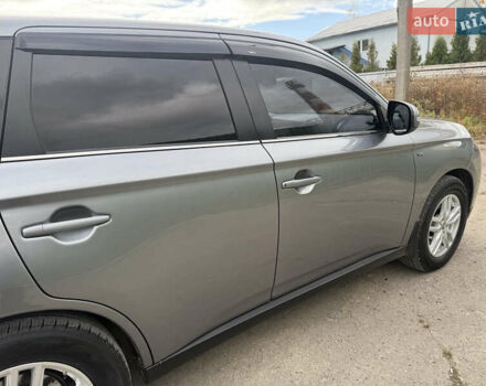 Синий Мицубиси Аутлендер, объемом двигателя 3 л и пробегом 180 тыс. км за 13000 $, фото 7 на Automoto.ua