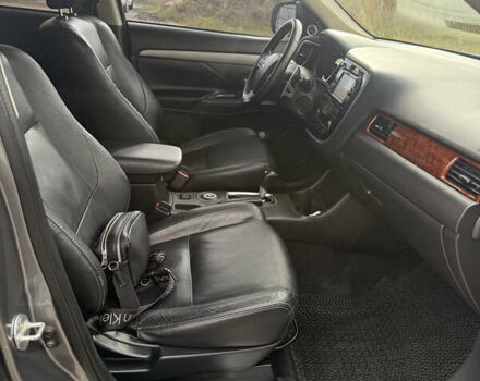 Синий Мицубиси Аутлендер, объемом двигателя 3 л и пробегом 180 тыс. км за 13000 $, фото 12 на Automoto.ua