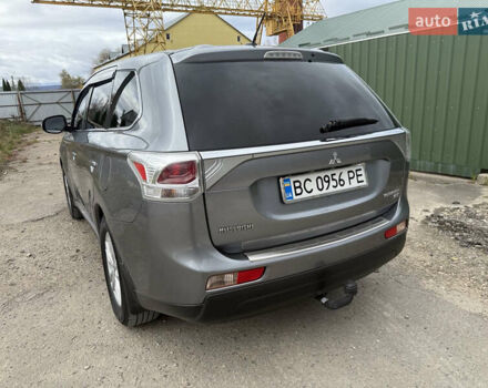 Синий Мицубиси Аутлендер, объемом двигателя 3 л и пробегом 180 тыс. км за 13000 $, фото 2 на Automoto.ua