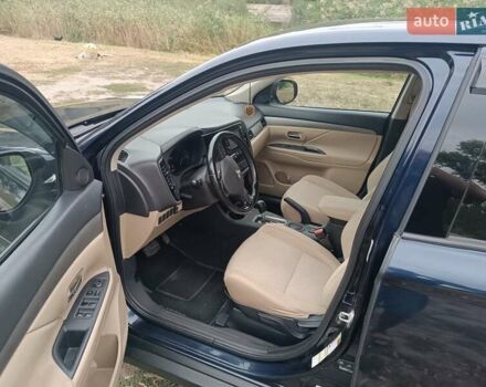 Синий Мицубиси Аутлендер, объемом двигателя 2.36 л и пробегом 135 тыс. км за 15600 $, фото 2 на Automoto.ua