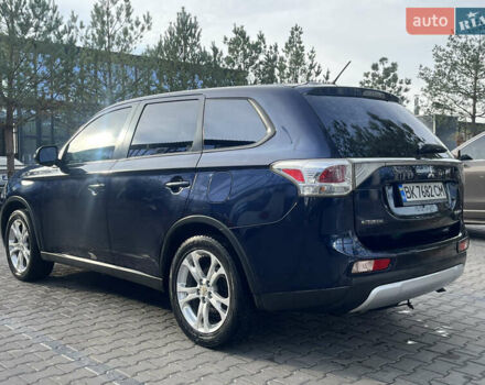 Синий Мицубиси Аутлендер, объемом двигателя 2.36 л и пробегом 187 тыс. км за 9999 $, фото 4 на Automoto.ua