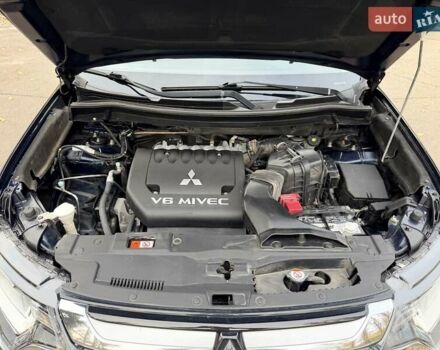 Синий Мицубиси Аутлендер, объемом двигателя 3 л и пробегом 123 тыс. км за 15900 $, фото 29 на Automoto.ua